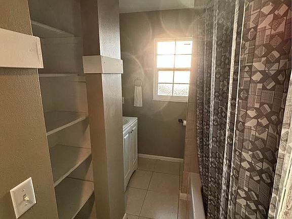 5th image of 1117 Riverdale Dr