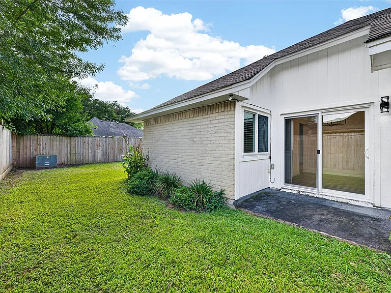 17006 Enchanted Cir E — Photo 29