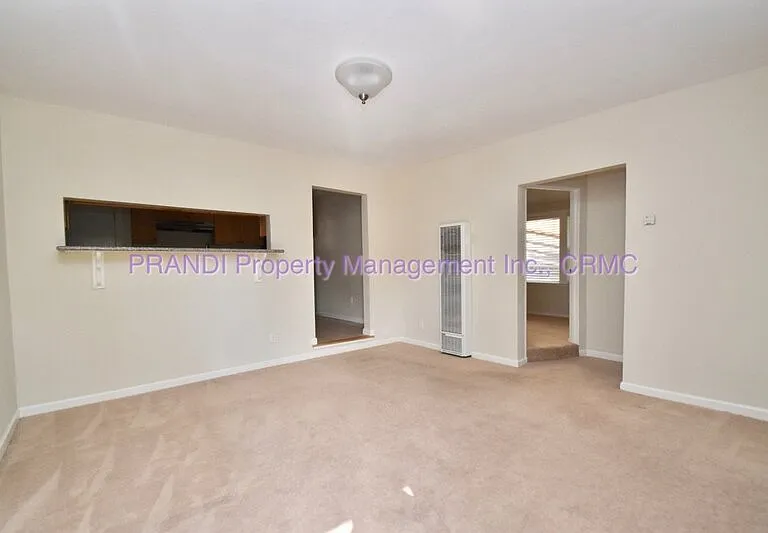 111 Chester Ave #B — Photo 5