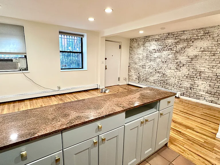 79 Carroll St #1 — Photo 4