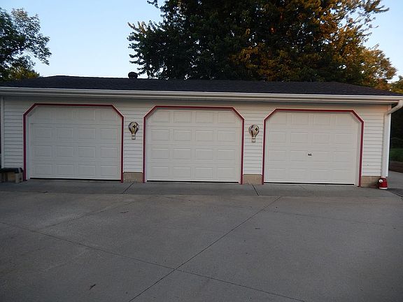 Garage 36' x 26'