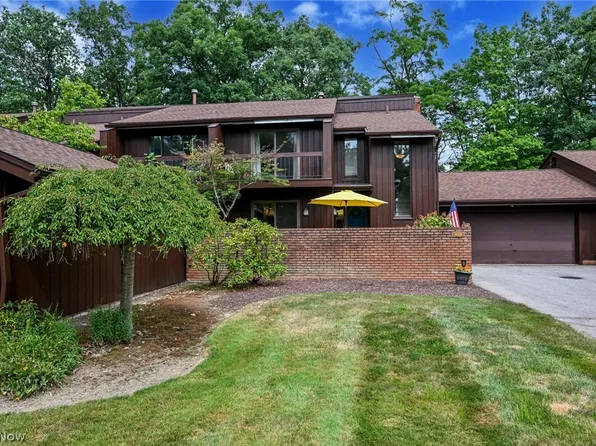 958 Trimble Pl, Northfield, OH 44067