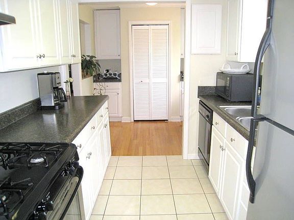 Stainless appliances/gas range