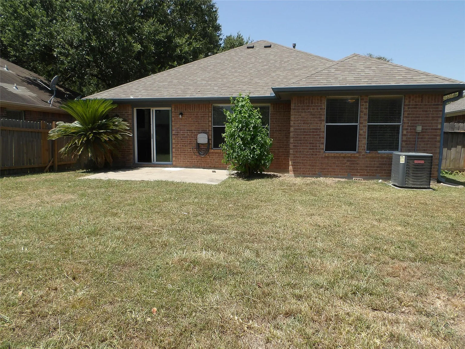 3 bed, 2.0 bath, 1072 sqft, $1,700 — Photo 3