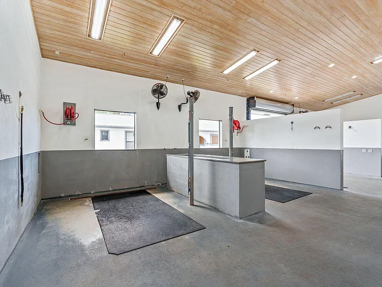 13155 Southfields Rd — Photo 34