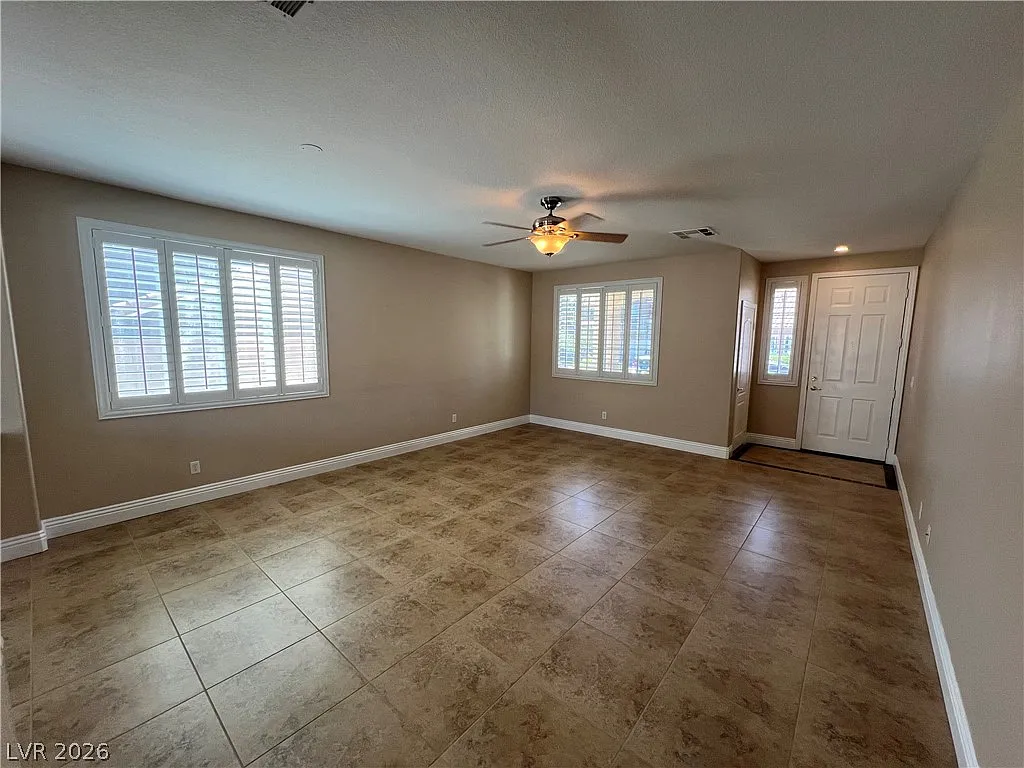 4 bed, 3.0 bath, 2986 sqft, $3,074 — Photo 2