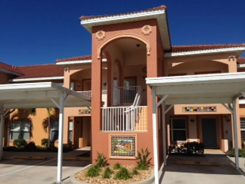 Santa Barbara Villas - Move in Special