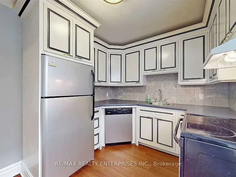 255 Lakeshore Rd E #A — Photo 8