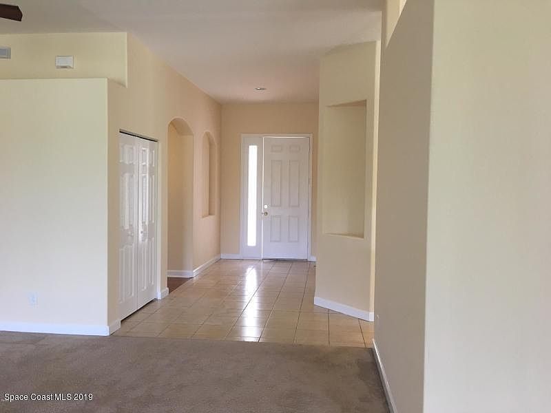 1st image of 504 Gardendale Cir SE