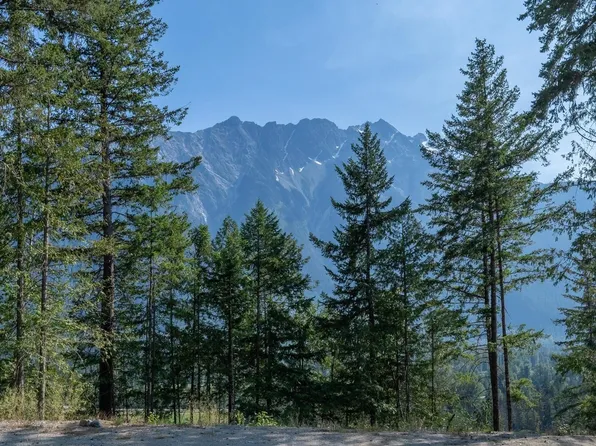8206 Merlot Peak Dr, Pemberton, BC V0N 2L3