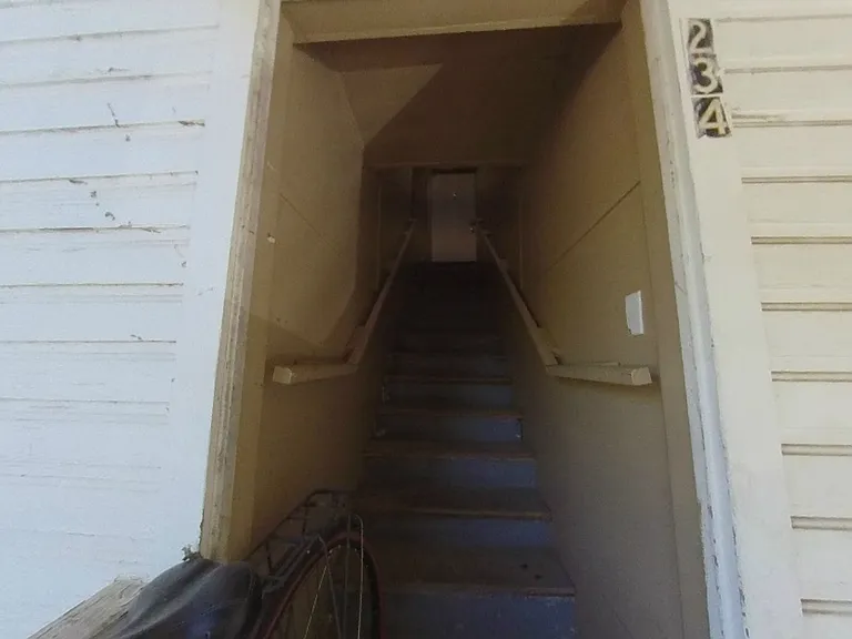 827 W Hopkins St — Photo 7