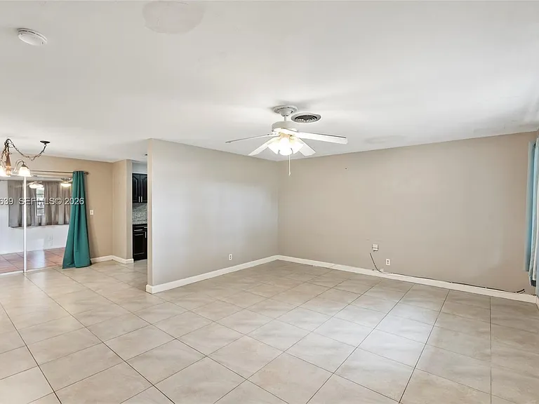 5081 SW 95th Ave — Photo 4