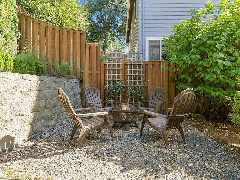 7068 SW Valenta Ct — Photo 24