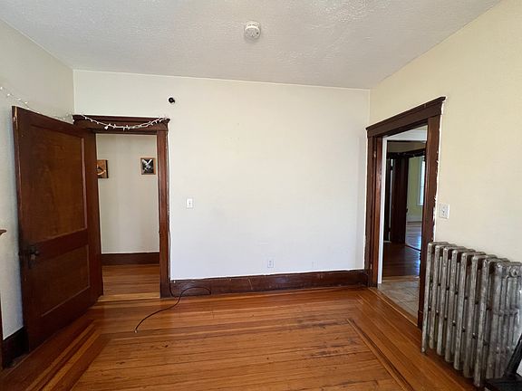 5th image of 223 Holland St #33