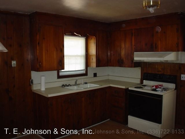 2nd image of 3 W 28th St