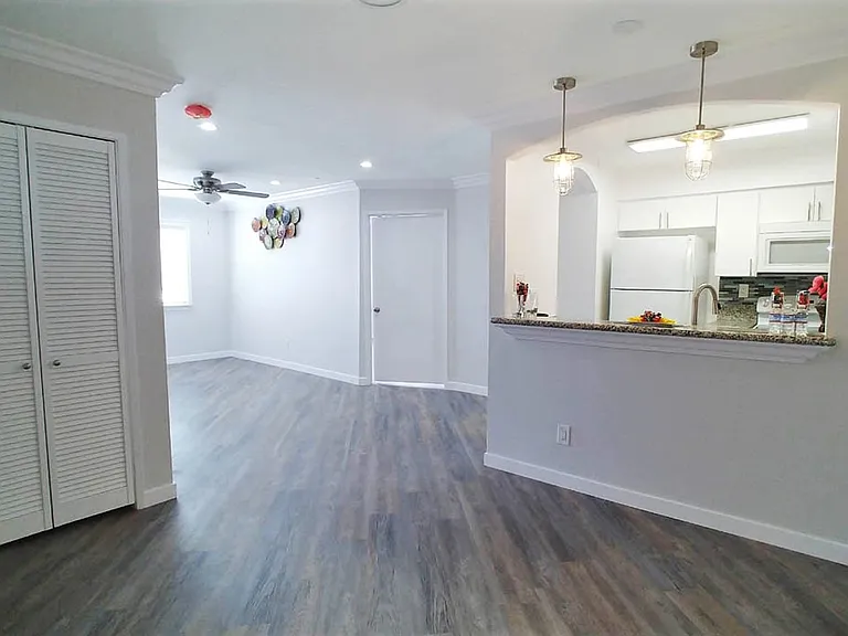 Villa De Adel Apts — Photo 158
