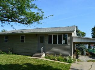 507 E 13th St, Vinton, IA 52349