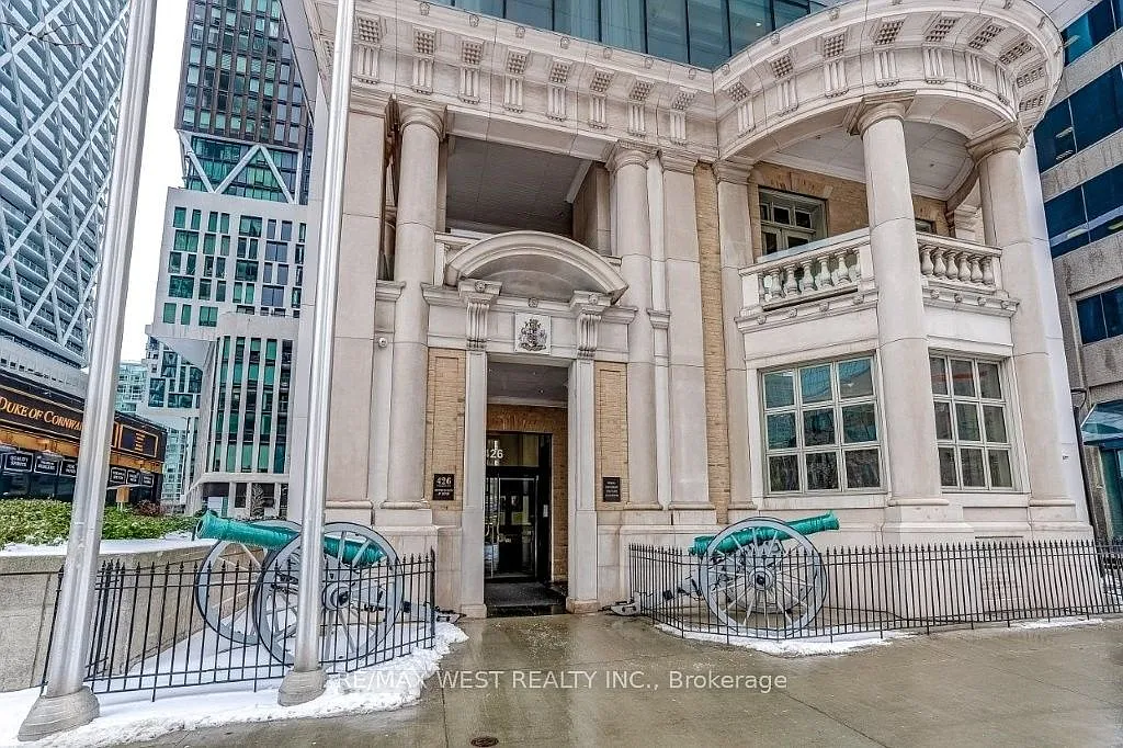 Building Photo - 426 University Ave #2210