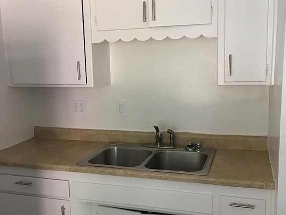 4th image of 3556 42nd St