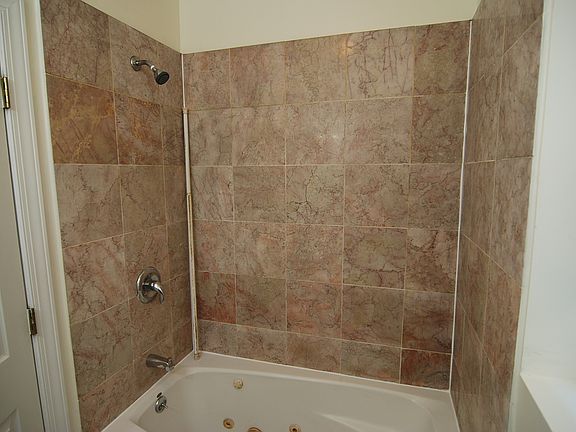 3rd image of 6812 N Wayne Ave APT 1E