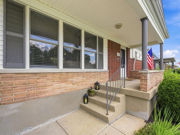 4th image of 5592 N Glen Rd