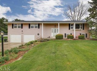 15852 Kingswood Dr, Bloomington, IL 61705