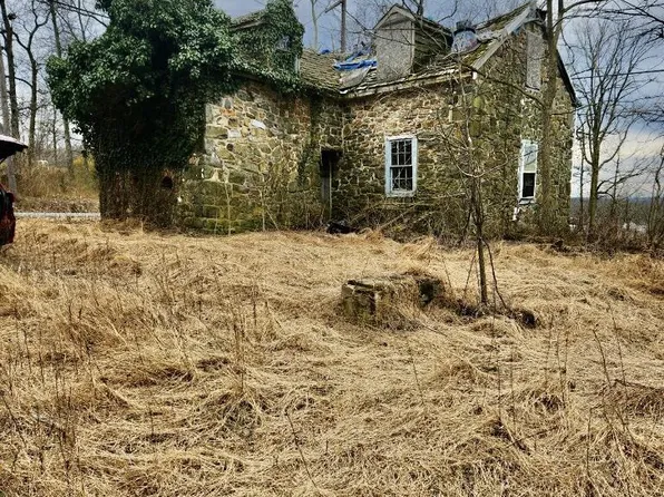 1813 Hill Rd, Perkiomenville, PA 18074