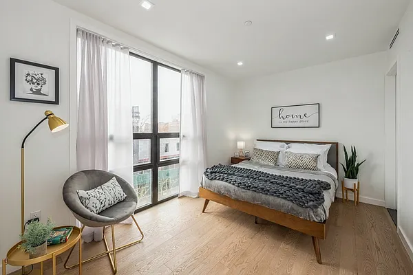 Sold by E Realty International Corp | media 29