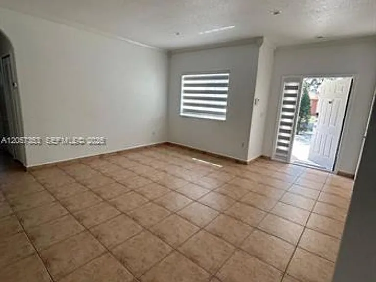 9117 NW 169th St #9117 — Photo 3