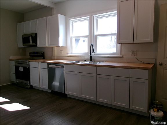 4th image of 216 E Washington St