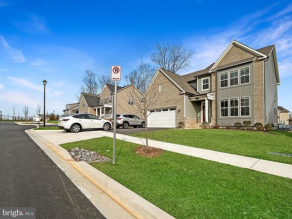 2nd image of 221 Red Oak Ridge Pl