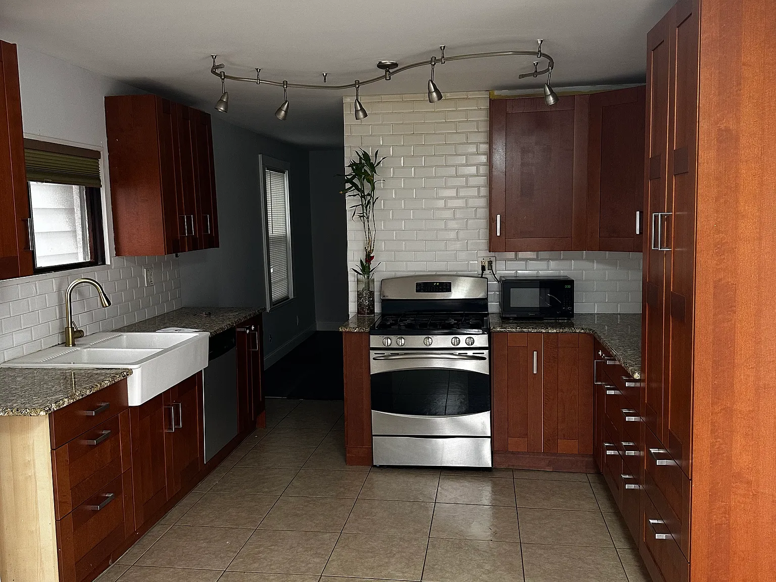 71 W 37th St — Photo 2