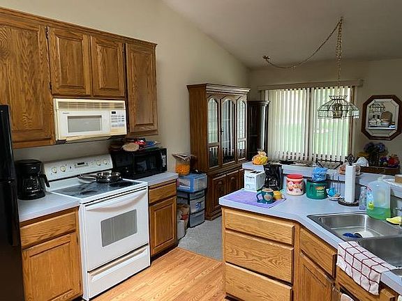 3rd image of 9246 Yorkshire Ln