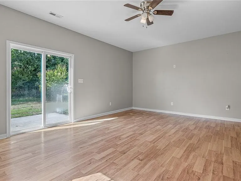 920 Douglas Ave — Photo 6