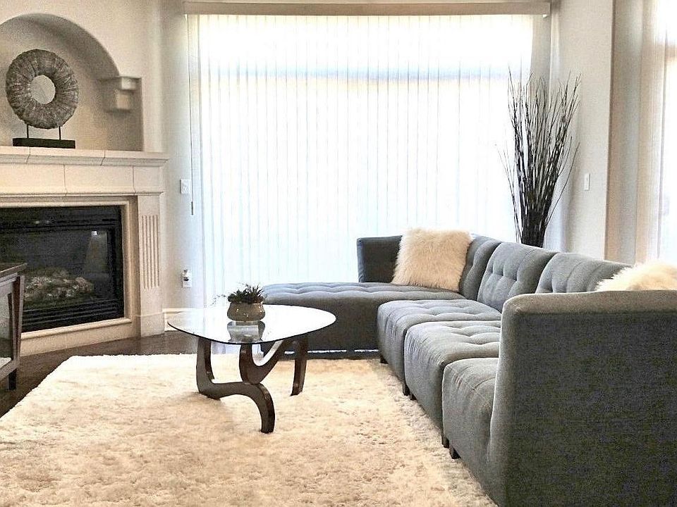 Living Room (large gas fireplace)
