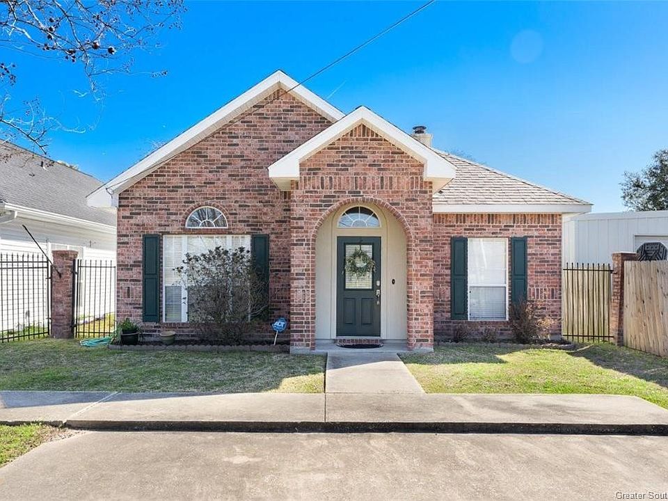 1st image of 4909 Country Club Ct