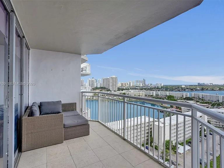 18021 Biscayne Blvd #1804 — Photo 6