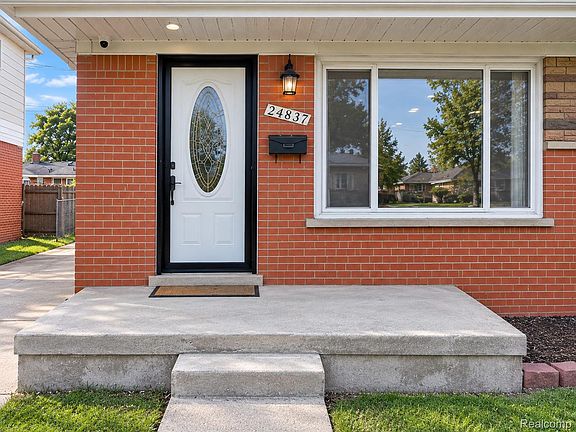 4th image of 24837 Curie St