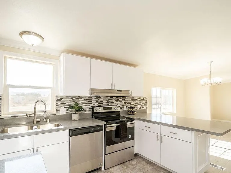 521 W Shady Ln — Photo 13