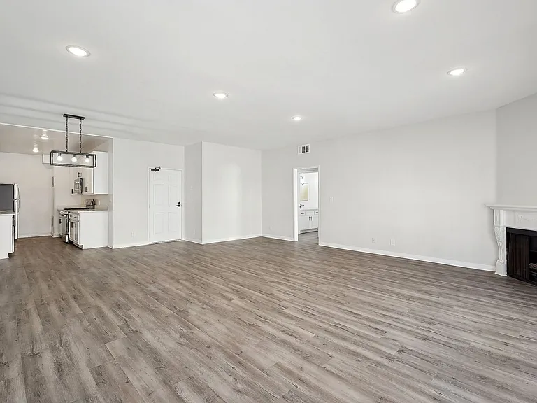 1620 South Bentley Ave — Photo 34