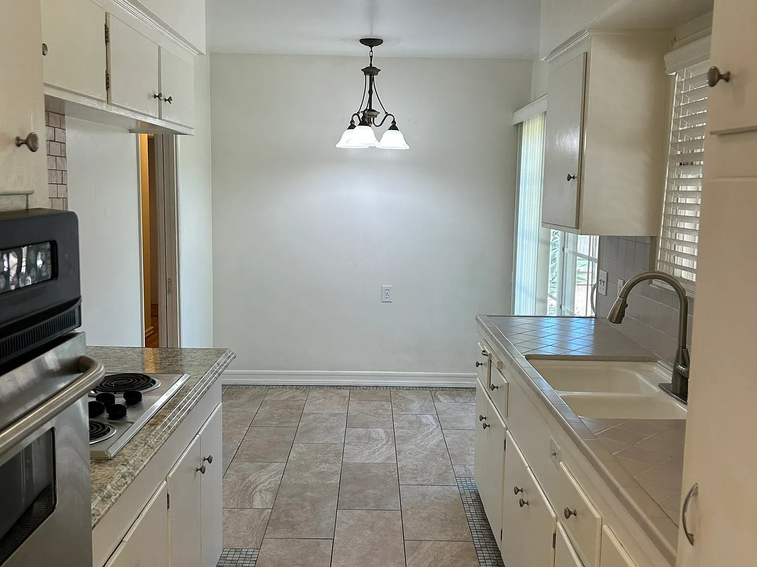 3 bed, 1230 sqft, $3,695 — Photo 4