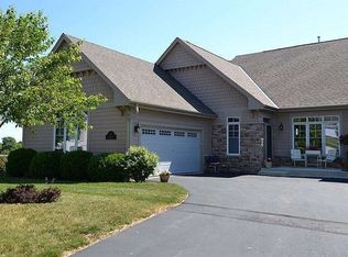 N35W22424 Wethersfield Ct, Pewaukee, WI 53072