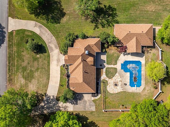 4th image of 6 Shady Grove Ln