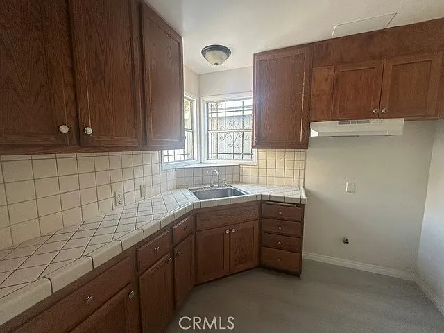 8811 S Budlong Ave — Photo 15