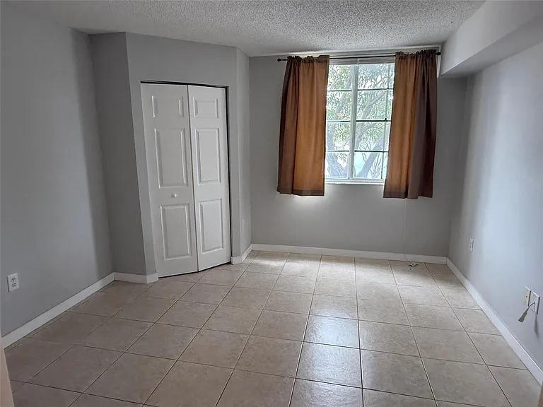 11165 SW 6th St #204 — Photo 36