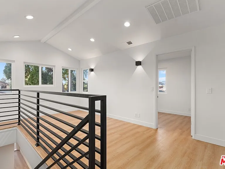 2522 Armacost Ave — Photo 33