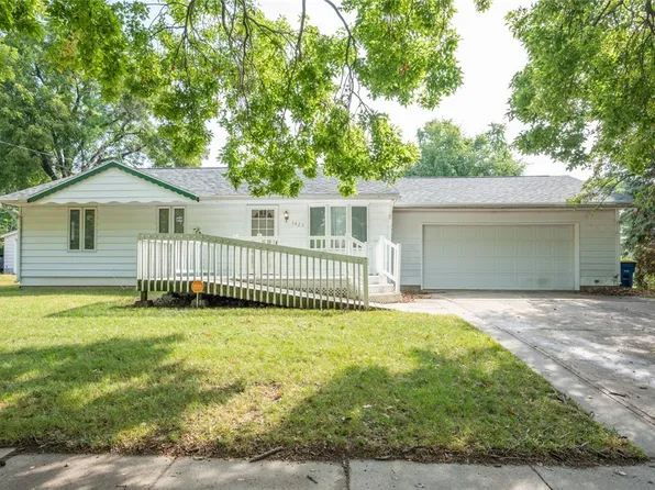 3423 Belmar Dr, Des Moines, IA 50317