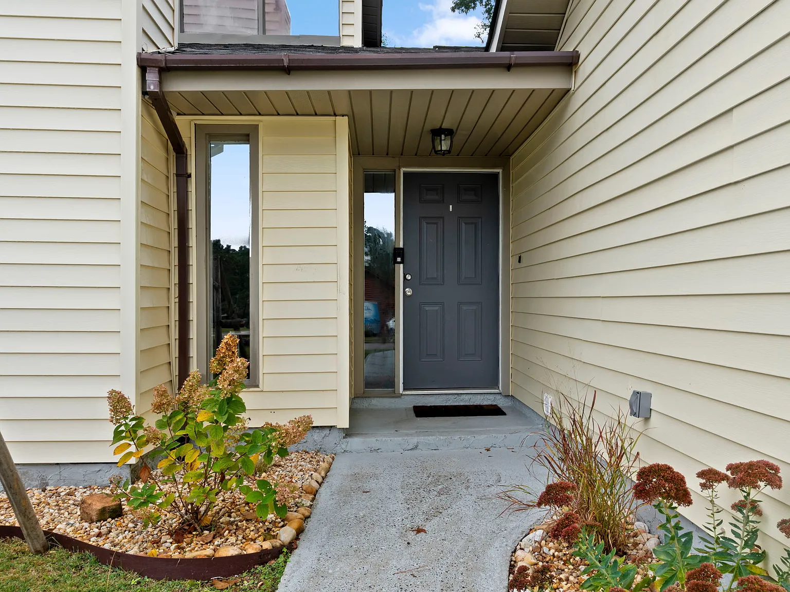 3 bed, 1800 sqft, $2,190 — Photo 2