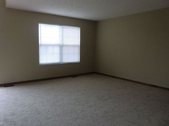 Waterford TH Living Room (2)