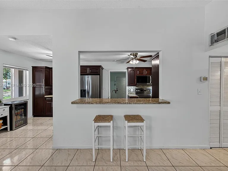 211 S 57th Way — Photo 7